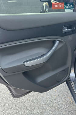 Внедорожник / Кроссовер Ford Kuga 2012 в 