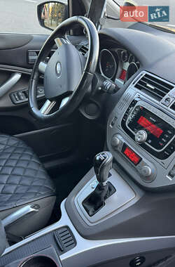 Внедорожник / Кроссовер Ford Kuga 2012 в 