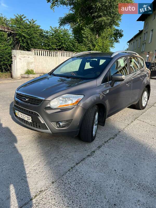 Позашляховик / Кросовер Ford Kuga 2012 в Кам'янському