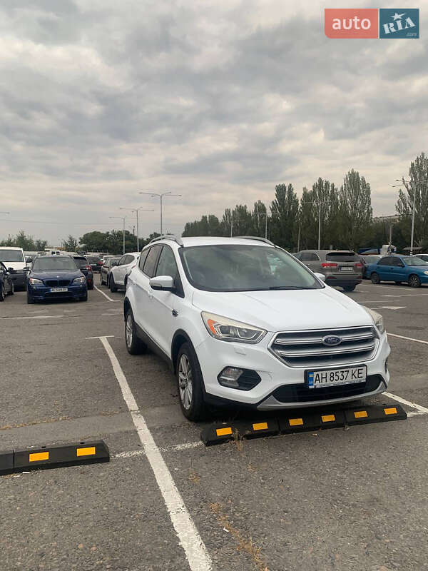 Внедорожник / Кроссовер Ford Kuga 2017 в Днепре