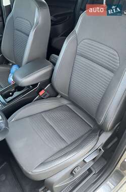 Внедорожник / Кроссовер Ford Kuga 2019 в 
