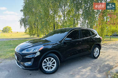 Позашляховик / Кросовер Ford Kuga 2021 в Ромнах
