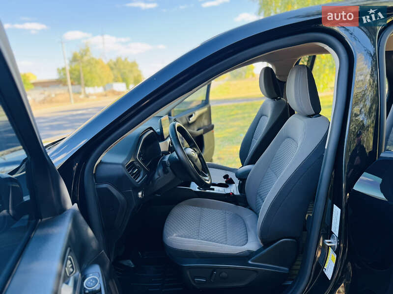 Внедорожник / Кроссовер Ford Kuga 2021 в Ромнах