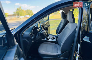 Позашляховик / Кросовер Ford Kuga 2021 в 