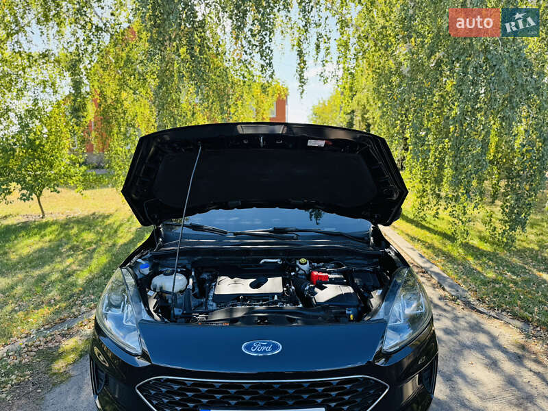 Внедорожник / Кроссовер Ford Kuga 2021 в Ромнах