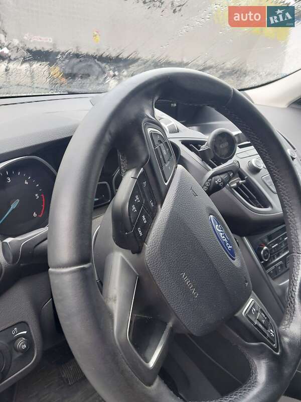 Внедорожник / Кроссовер Ford Kuga 2017 в Киеве