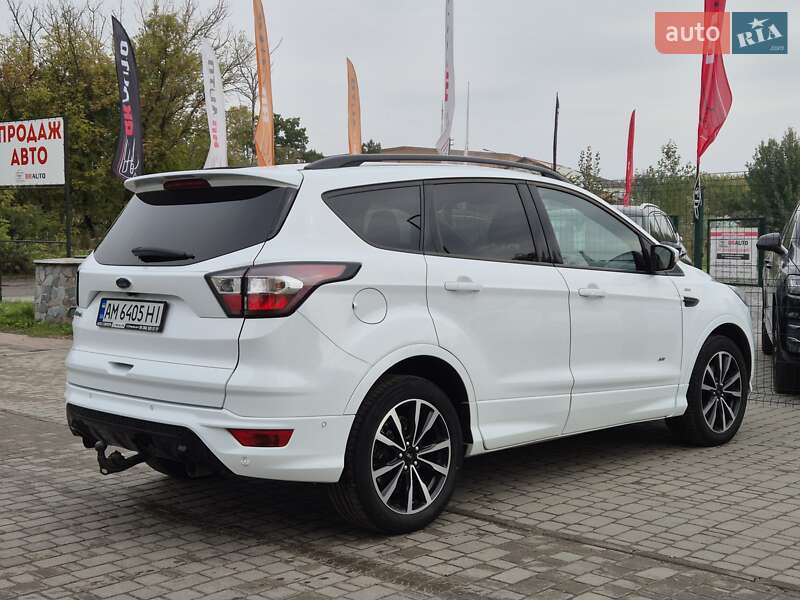 Внедорожник / Кроссовер Ford Kuga 2017 в Бердичеве