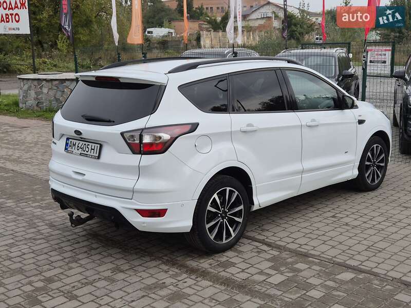 Внедорожник / Кроссовер Ford Kuga 2017 в Бердичеве