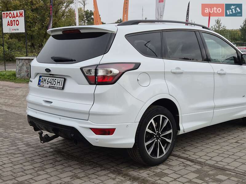 Внедорожник / Кроссовер Ford Kuga 2017 в Бердичеве