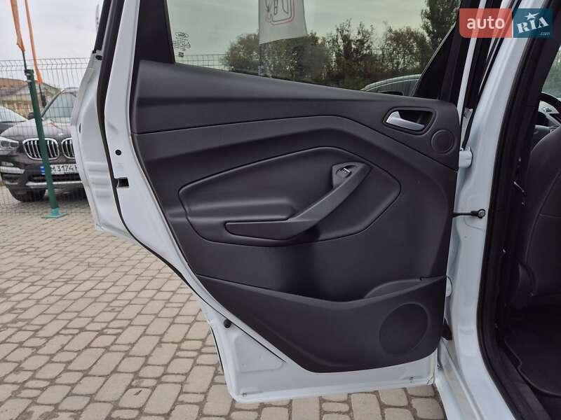 Внедорожник / Кроссовер Ford Kuga 2017 в Бердичеве