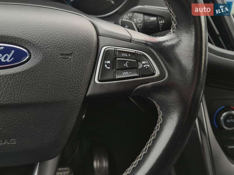 Внедорожник / Кроссовер Ford Kuga 2017 в Бердичеве