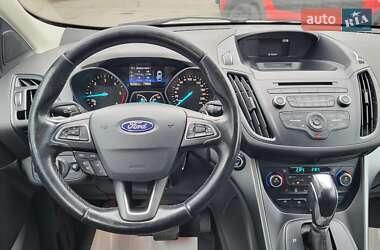 Внедорожник / Кроссовер Ford Kuga 2017 в 