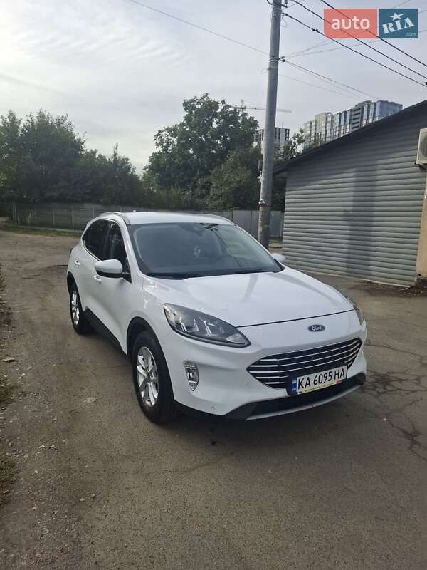 Внедорожник / Кроссовер Ford Kuga 2021 в Киеве
