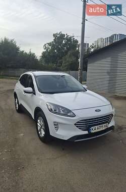 Внедорожник / Кроссовер Ford Kuga 2021 в 