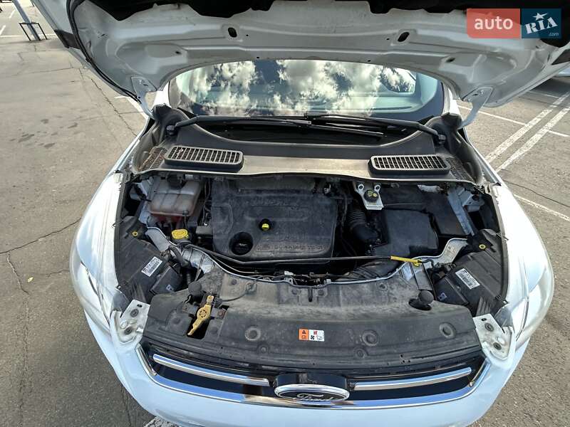 Позашляховик / Кросовер Ford Kuga 2014 в Києві