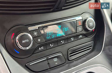Внедорожник / Кроссовер Ford Kuga 2013 в 