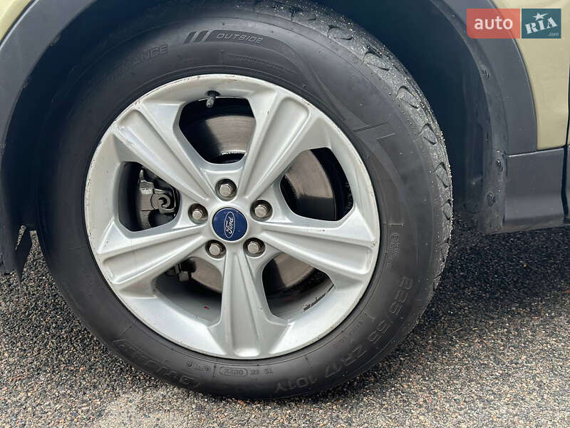 Внедорожник / Кроссовер Ford Kuga 2013 в Днепре