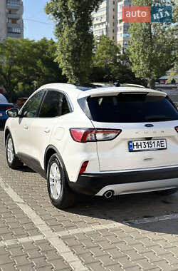 Внедорожник / Кроссовер Ford Kuga 2021 в 