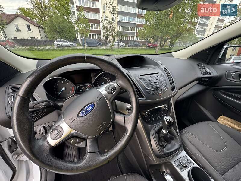 Внедорожник / Кроссовер Ford Kuga 2016 в Ирпене