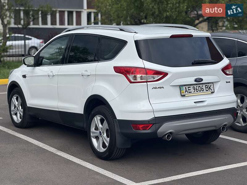 Внедорожник / Кроссовер Ford Kuga 2016 в Ирпене