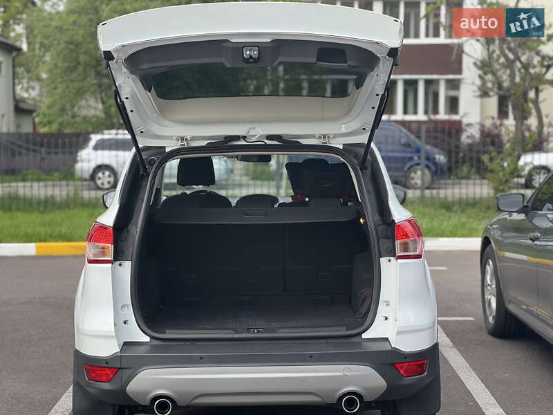 Внедорожник / Кроссовер Ford Kuga 2016 в Ирпене
