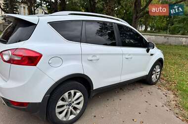 Внедорожник / Кроссовер Ford Kuga 2011 в 