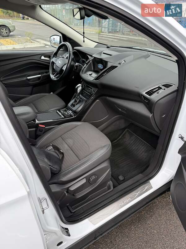 Внедорожник / Кроссовер Ford Kuga 2019 в Киеве