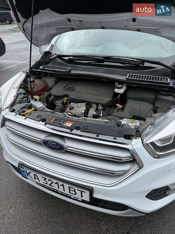 Внедорожник / Кроссовер Ford Kuga 2019 в Киеве