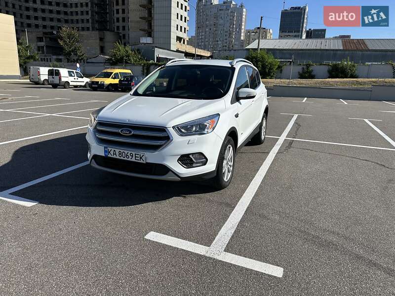 Внедорожник / Кроссовер Ford Kuga 2016 в Киеве