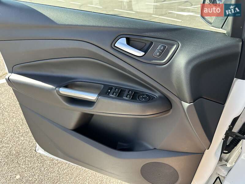 Внедорожник / Кроссовер Ford Kuga 2016 в Киеве