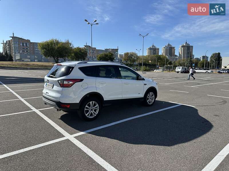 Внедорожник / Кроссовер Ford Kuga 2016 в Киеве