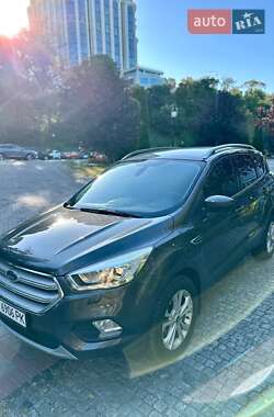 Внедорожник / Кроссовер Ford Kuga 2019 в 