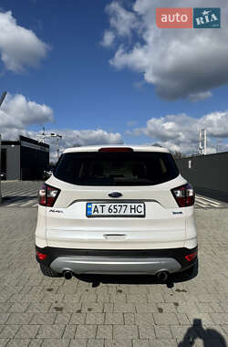 Внедорожник / Кроссовер Ford Kuga 2019 в 