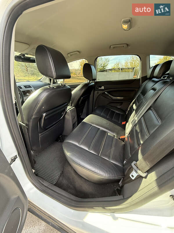 Внедорожник / Кроссовер Ford Kuga 2011 в Харькове