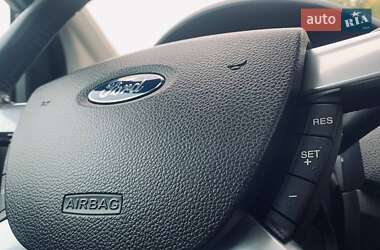 Внедорожник / Кроссовер Ford Kuga 2009 в 