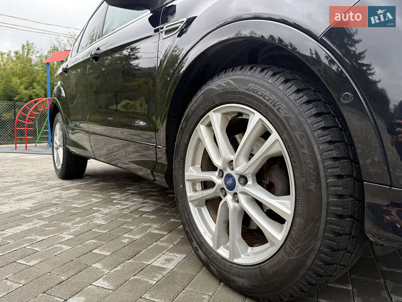 Внедорожник / Кроссовер Ford Kuga 2016 в Кременце