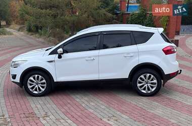 Внедорожник / Кроссовер Ford Kuga 2012 в  фото 4 Внедорожник / Кроссовер Ford Kuga 2012 в