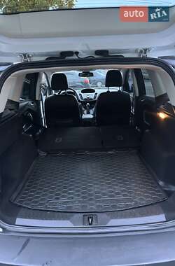 Позашляховик / Кросовер Ford Kuga 2013 в  фото 3 Позашляховик / Кросовер Ford Kuga 2013 в
