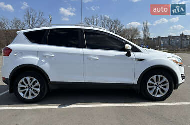 Позашляховик / Кросовер Ford Kuga 2011 в 