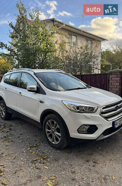 Внедорожник / Кроссовер Ford Kuga 2019 в 