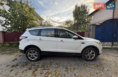 Внедорожник / Кроссовер Ford Kuga 2019 в 