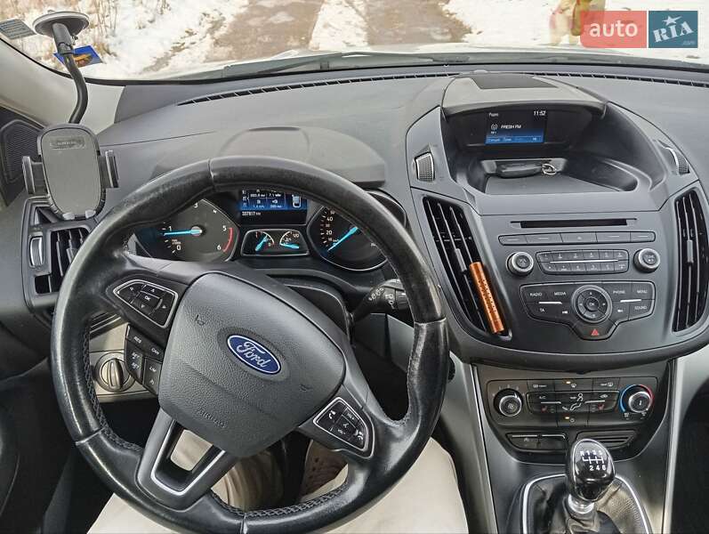 Внедорожник / Кроссовер Ford Kuga 2017 в Моршине