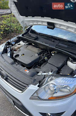 Внедорожник / Кроссовер Ford Kuga 2010 в 