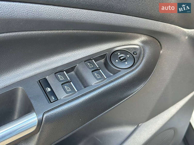 Внедорожник / Кроссовер Ford Kuga 2016 в Днепре