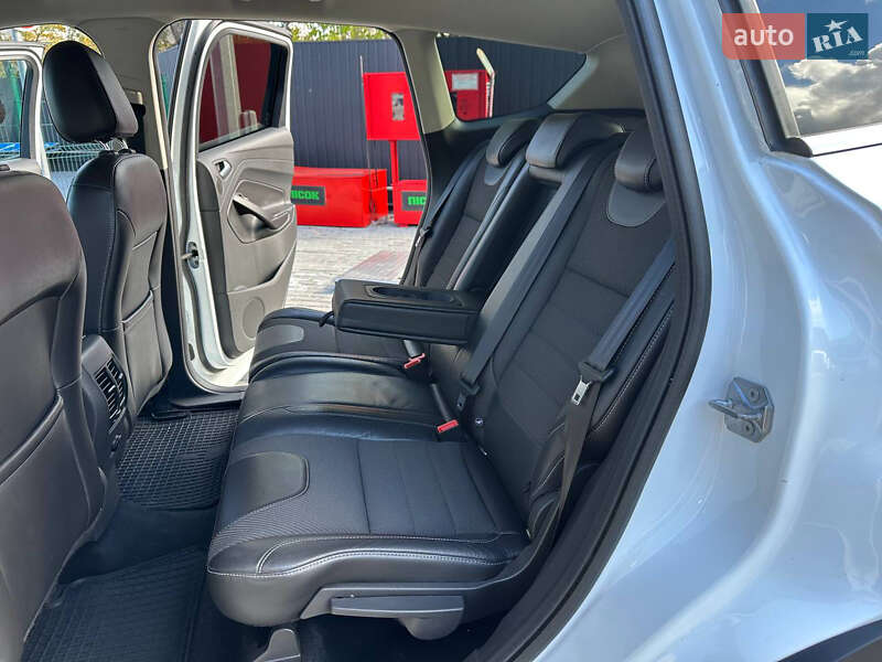 Внедорожник / Кроссовер Ford Kuga 2016 в Днепре