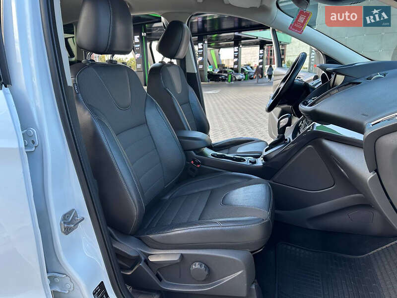 Внедорожник / Кроссовер Ford Kuga 2016 в Днепре