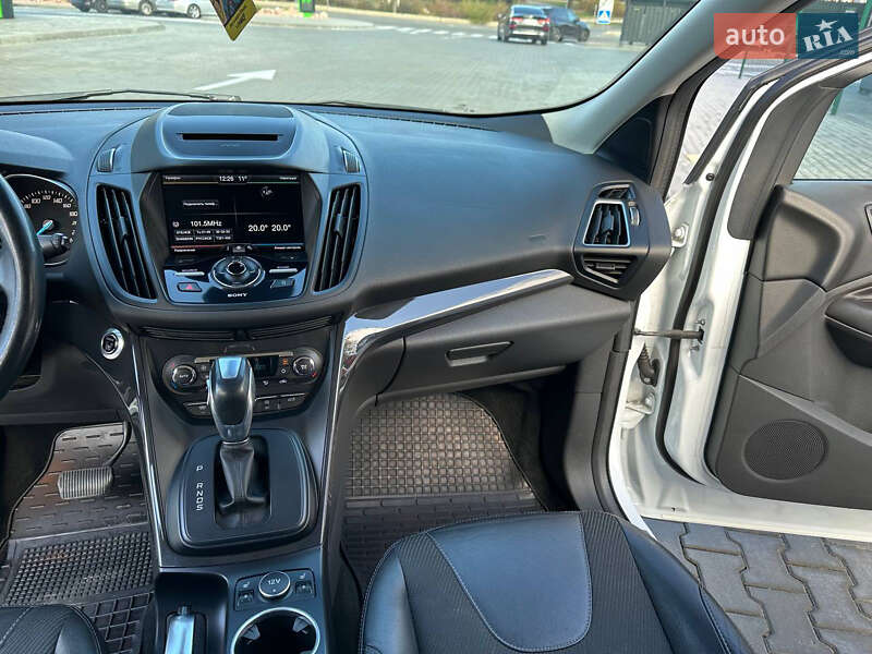 Внедорожник / Кроссовер Ford Kuga 2016 в Днепре