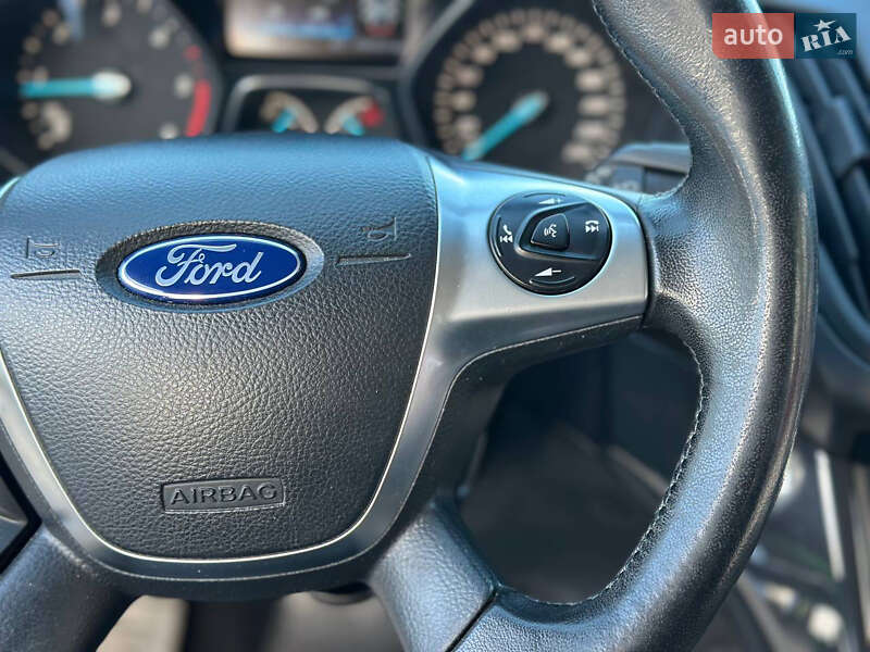 Внедорожник / Кроссовер Ford Kuga 2016 в Днепре