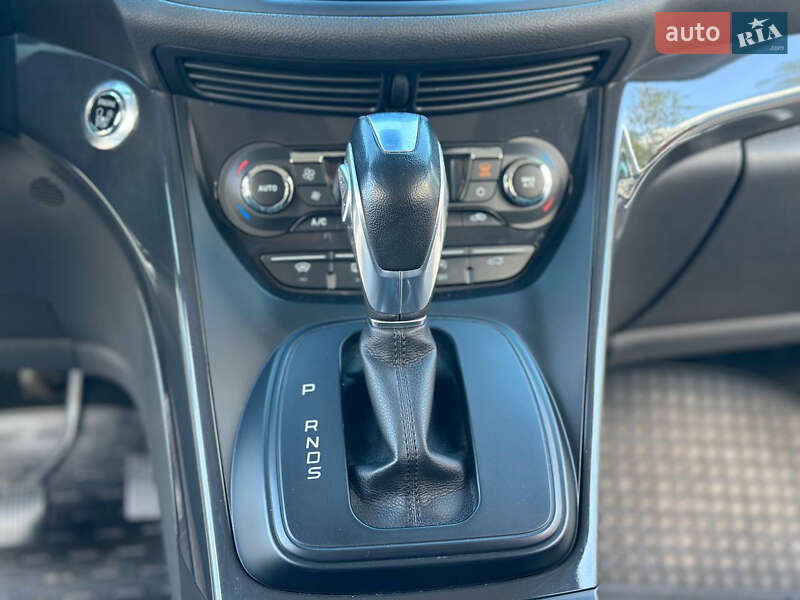Внедорожник / Кроссовер Ford Kuga 2016 в Днепре