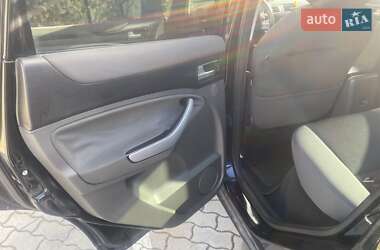 Внедорожник / Кроссовер Ford Kuga 2012 в 